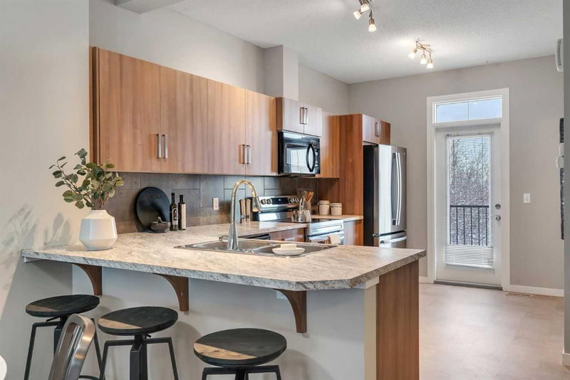 34 New Brighton Point SE, Calgary, T2Z 1B6 | Image 2