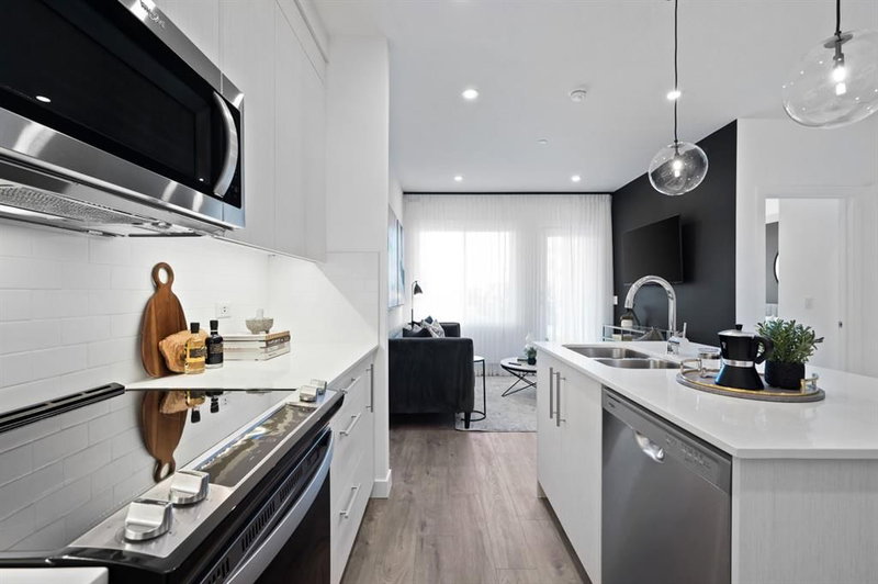 1318 - 6 Merganser Drive W, Chestermere, T1X2Y2 | Image 2