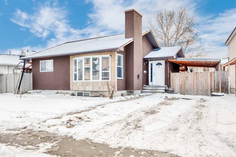 19 Castlepark Way NE, Calgary, T3J 1R7 | Image 2