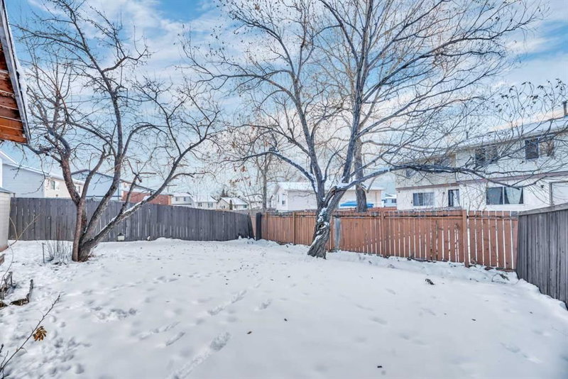 19 Castlepark Way NE, Calgary, T3J 1R7 | Image 3