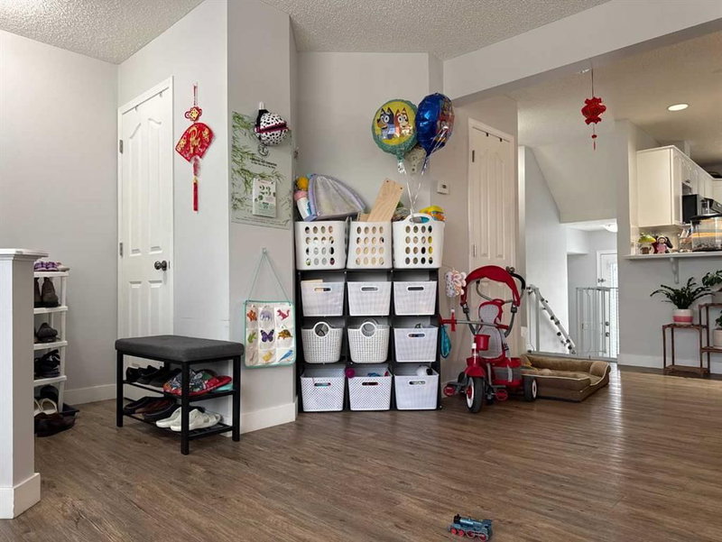 8 - 304 Ross Avenue, Cochrane, T4C 2J5 | Image 2