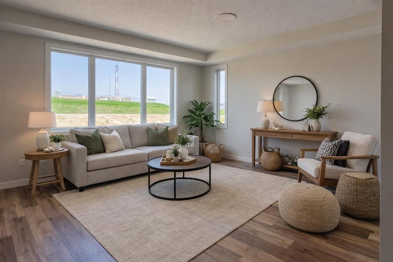 117 Crestview Boulevard, Sylvan Lake, T4S0V8 | Image 2