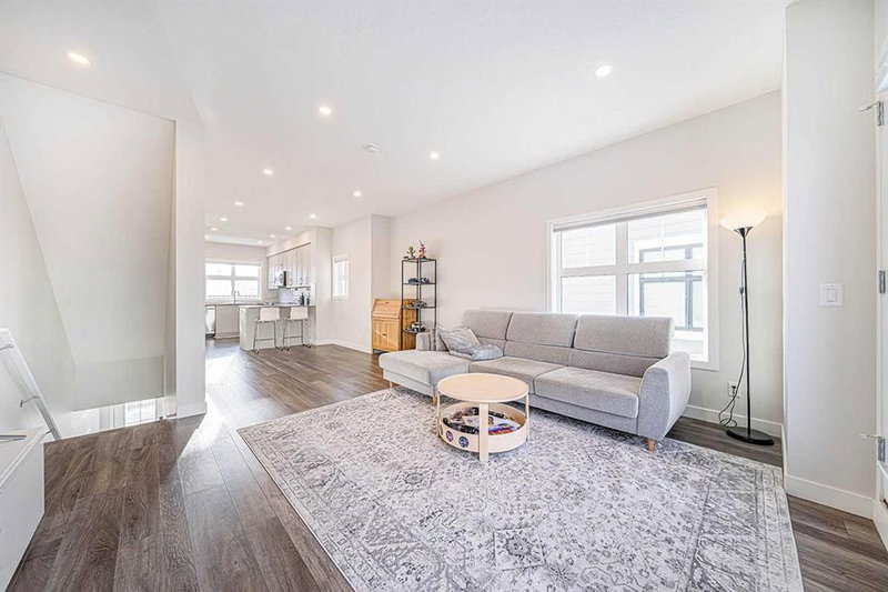 69 Les Jardins Park SE, Calgary, T2C 5V3 | Image 2