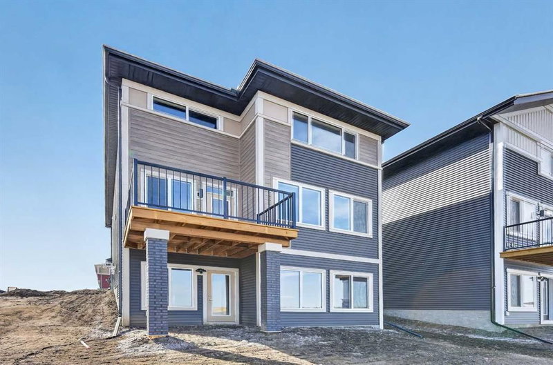 211 Corner Glen Crescent NE, Calgary, T3N 2L8 | Image 2