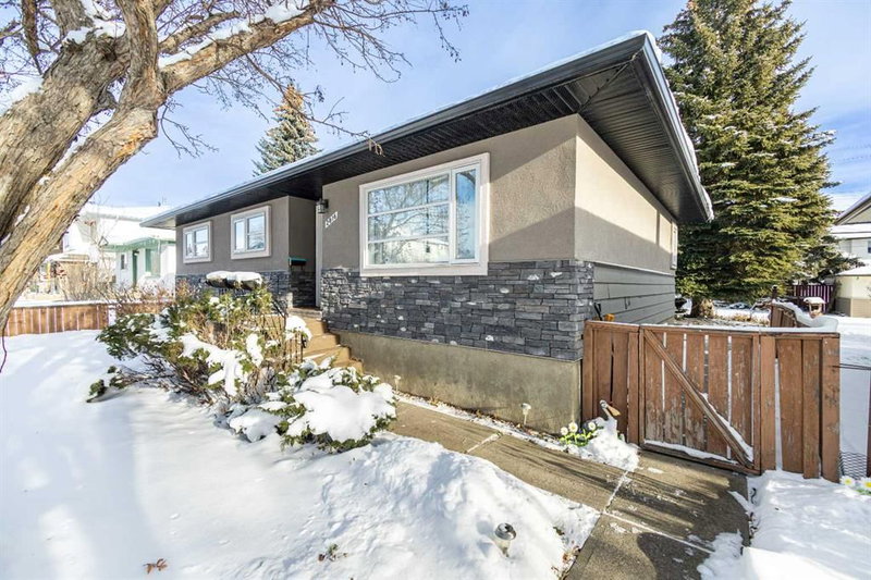 2816 24 Street NW, Calgary, T2M 3Z3 | Image 2