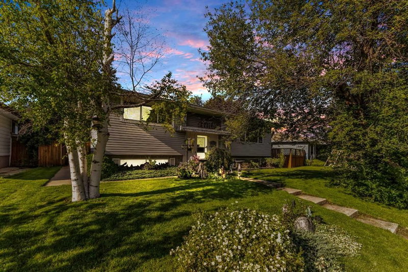 46 Marbrooke Circle NE, Calgary, T2A 2W4 | Image 2