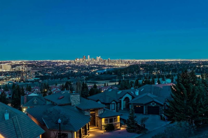 26 Patina Hill SW, Calgary, T3H 2C7 | Image 2