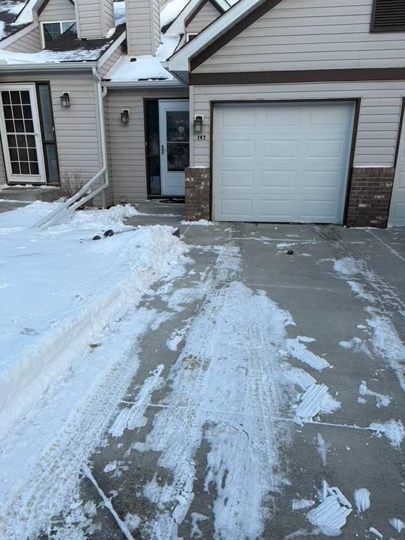 147 Somervale Park SW, Calgary, T2Y 3J4 | Image 2