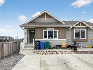 645 Silkstone Point W