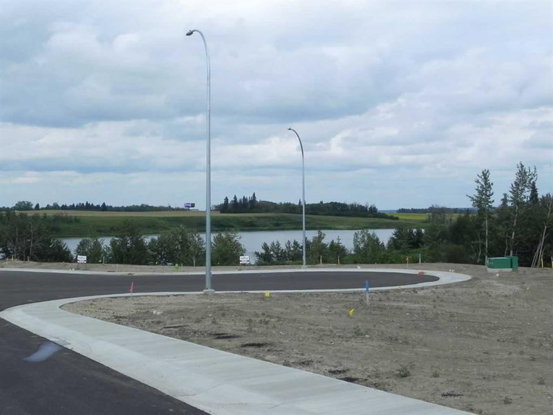 4 Henner's Place, Lacombe, T4L1Y9 | Image 2