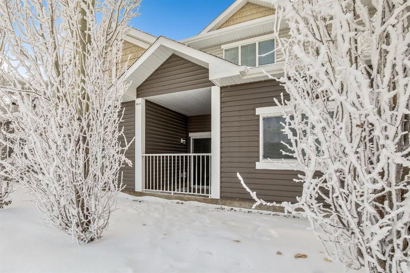 D - 204 6 Avenue, Strathmore, T1P 1S3 | Image 2