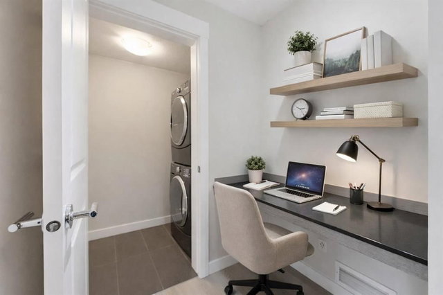 2404 - 11 Mahogany Row SE