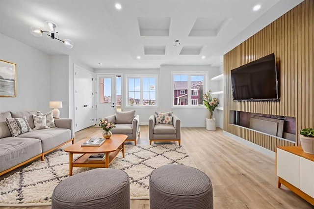 192 Saddlelake Manor NE