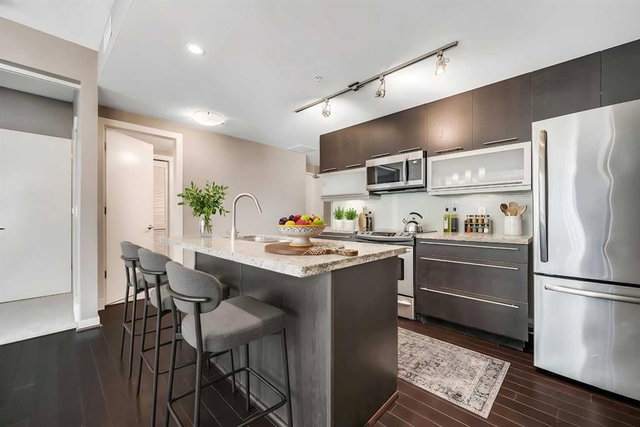 2001 - 215 13 Avenue SW