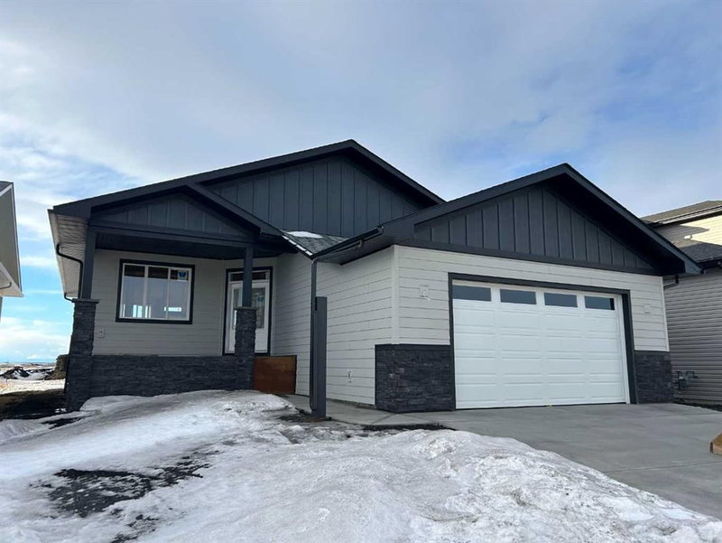 3434 Victory Way, Olds, Alberta