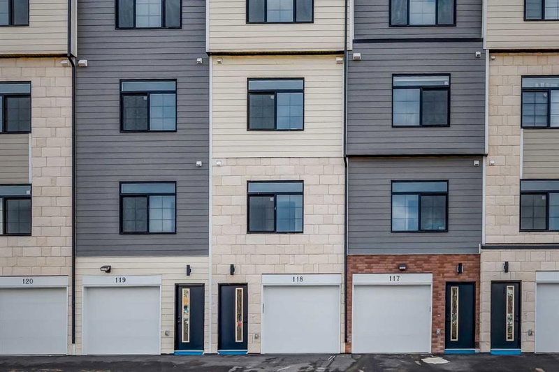 118 - 156 Park Street, Cochrane, T4C 3H3 | Image 2