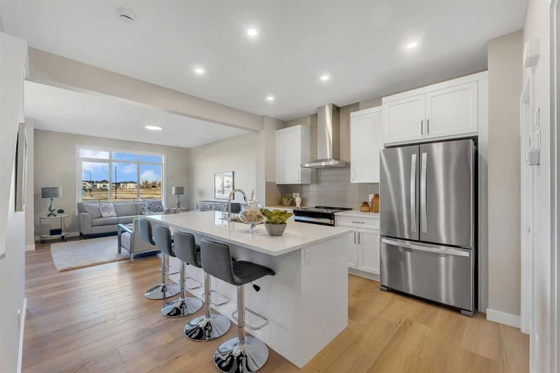 212 Edgefield Bay