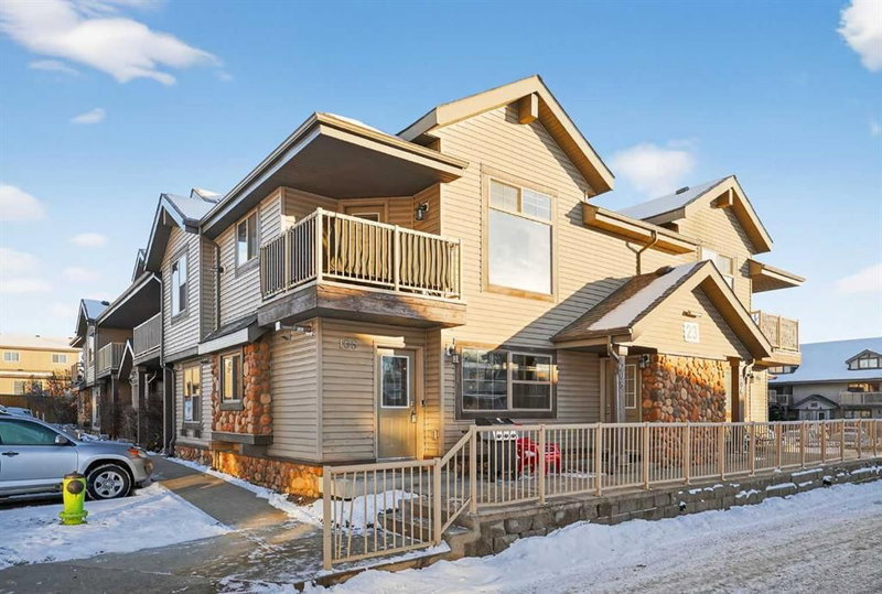 A unit for sale at 23 Everridge Square SW