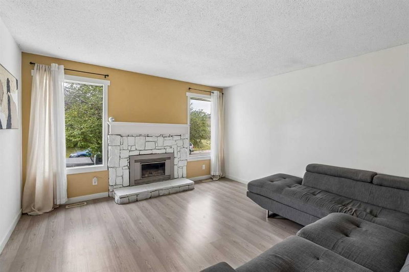 212 Whitman Place NE, Whitehorn — interior photo