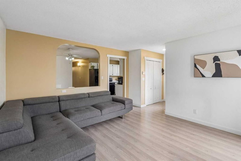 212 Whitman Place NE, Whitehorn — interior photo 5