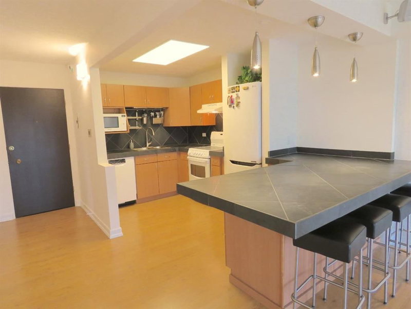 204 - 328 Cedar Crescent SW, Calgary, T3C 2Y8 | Image 2