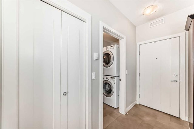 225 - 20 Royal Oak Plaza NW