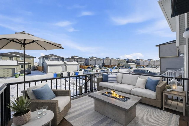 292 Cornerbrook Drive NE