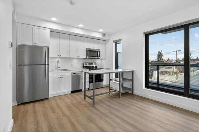 206 - 123 4 Street NE