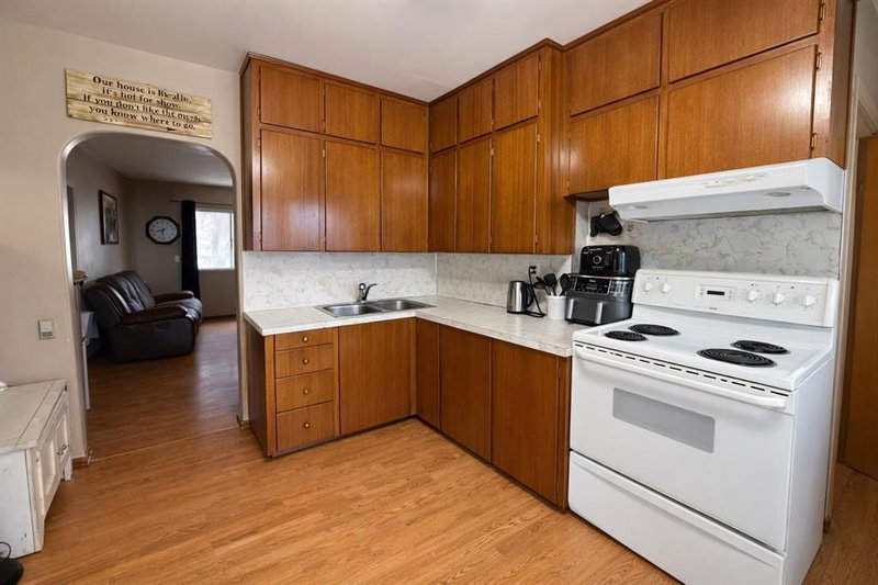 1026 11 Avenue, Wainwright, T9W 1K6 | Image 2