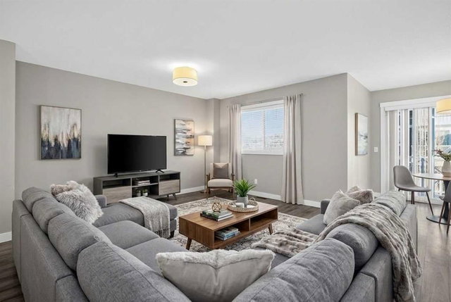 307 Skyview Ranch Grove NE