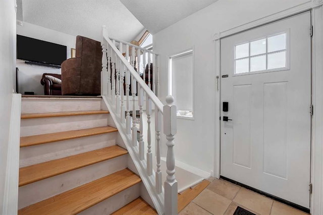 192 Rivercrest Close SE