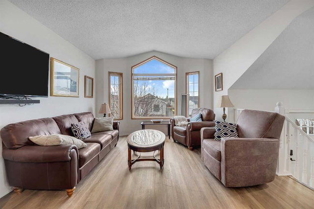 192 Rivercrest Close SE