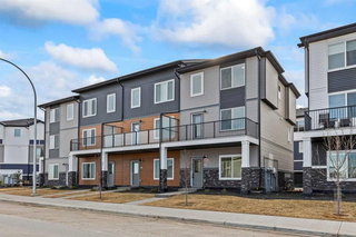 42 Corner Glen Manor NE