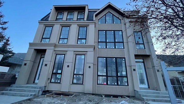 1117 Regal Crescent NE