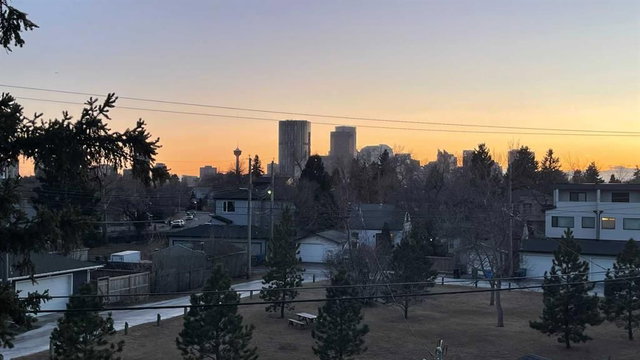 1117 Regal Crescent NE