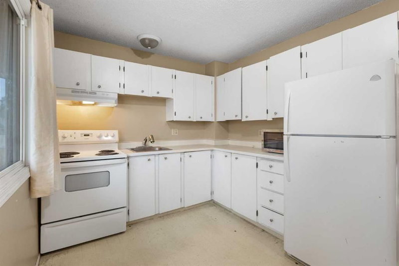 355 Georgian Villas, Calgary, T2A 7C7 | Image 3