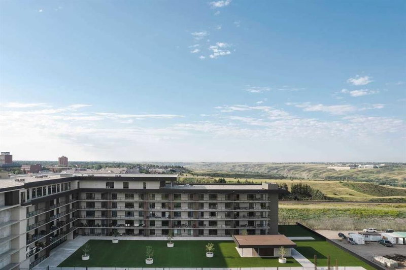 210 - 102 Scenic Drive N, Lethbridge, T1H 5L9 | Image 2