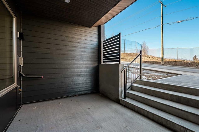 2527 Sovereign Crescent SW