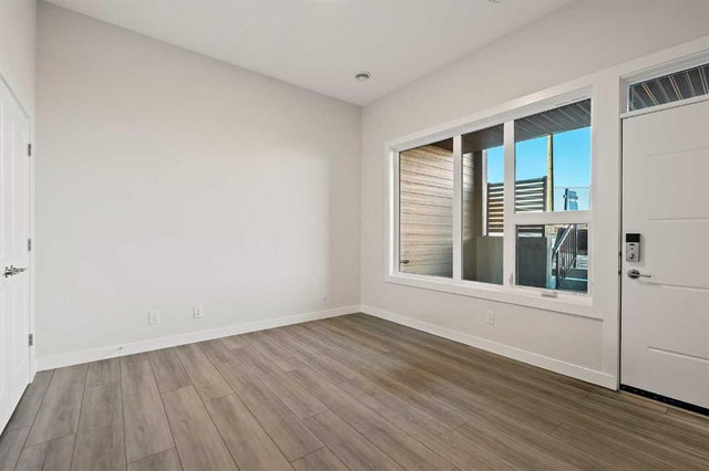 2527 Sovereign Crescent SW