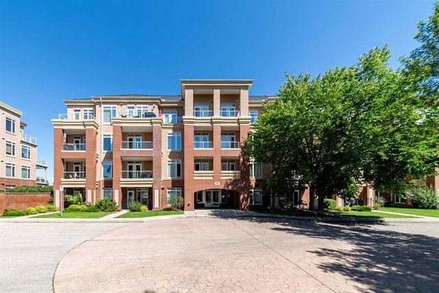 205 - 4 Hemlock Crescent SW