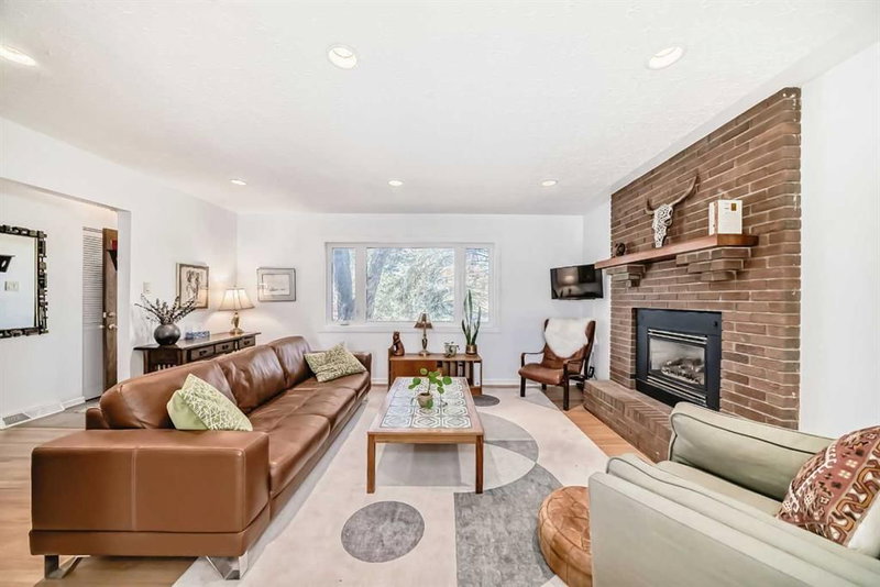 91 Chisholm Crescent NW, Calgary, T2L 0Y9 | Image 2