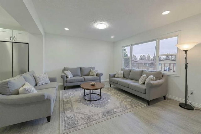 404 Pinehill Road NE