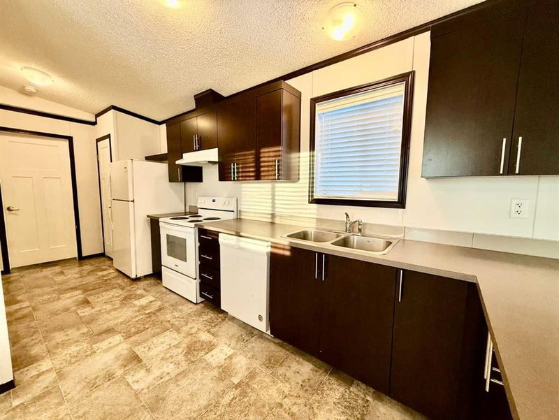 26 - 1609 14 Street, Wainwright, T9W 1K4 | Image 2