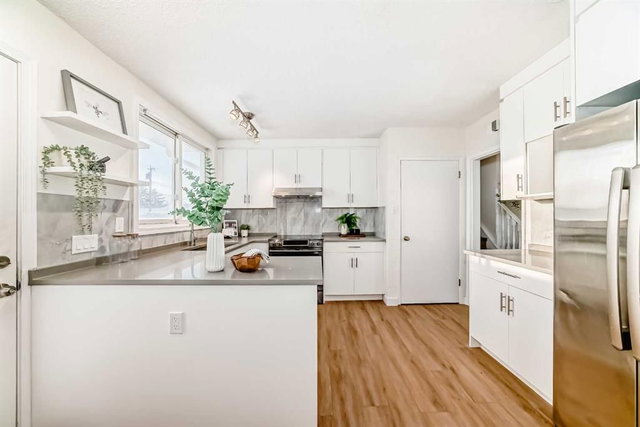 5640 Travis Street NE