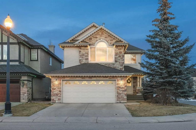 2 Wentworth Crescent SW, Calgary, Alberta