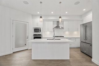 2 - 136 22 Avenue NE