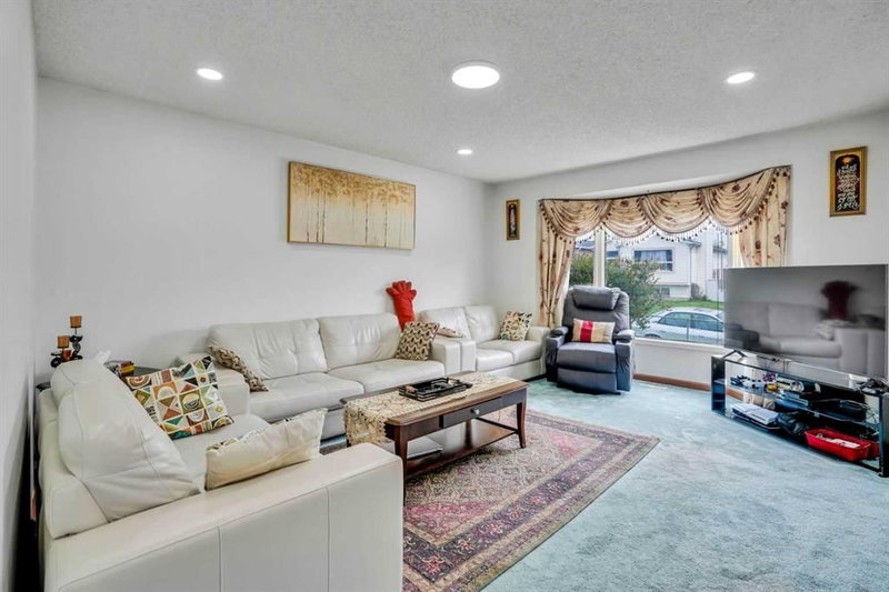 43 Falshire Close NE, Calgary, T3J 3A2 | Image 2