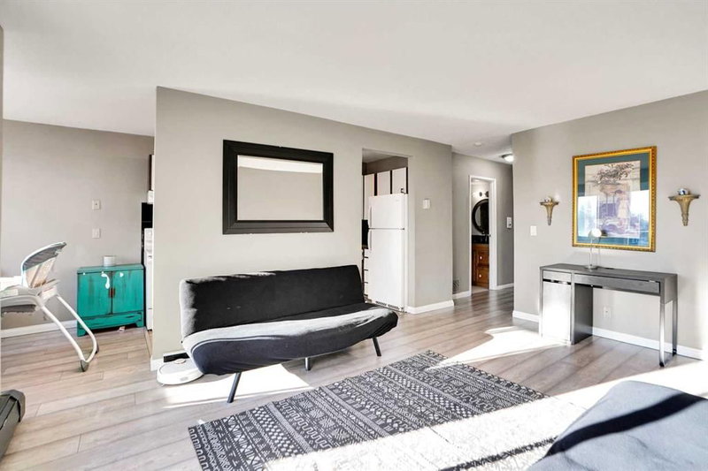 A unit for sale at 1529 26 Avenue SW