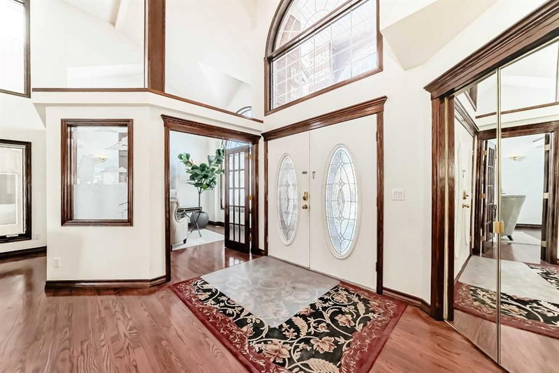 218 Schiller Place NW, Calgary, T3L1W8 | Image 2