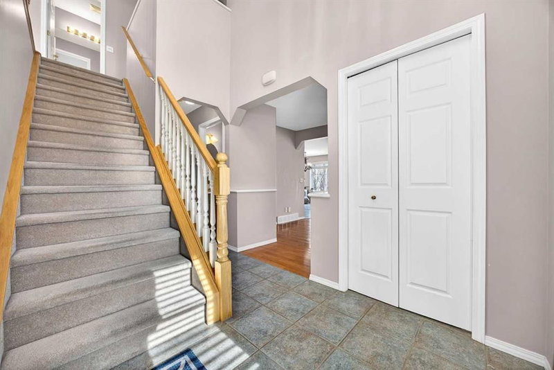 287 Panamount Drive NW, Calgary, T3K 5L9 | Image 2